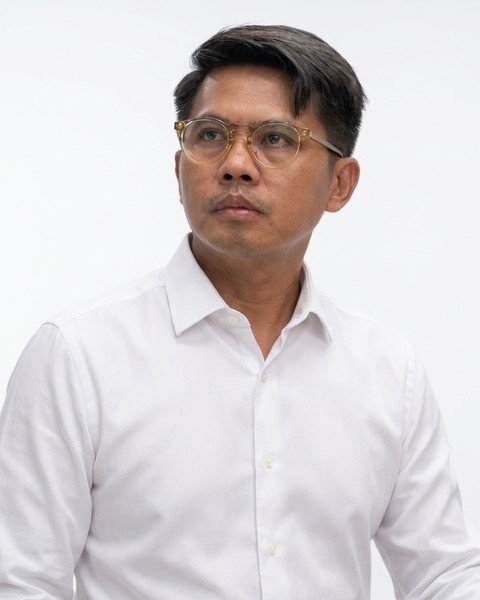 Dr. Roni Pradana, S.Pd.I., S.H., M.H.